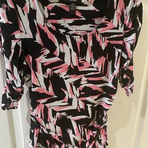 Cute pink, black and white top!